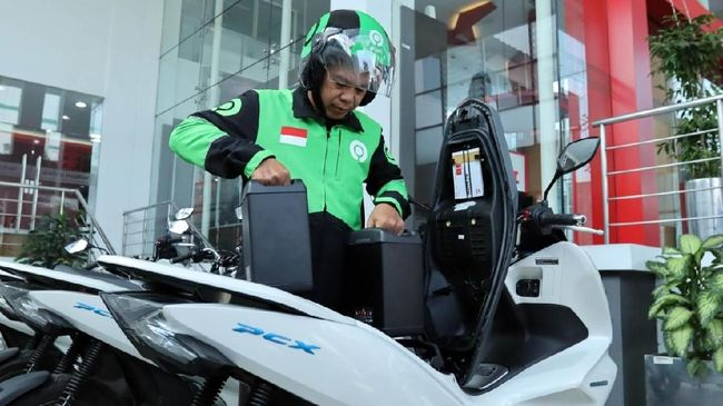 Pertamina Gojek Uji Stasiun Tukar Baterai Motor Listrik Teknologi