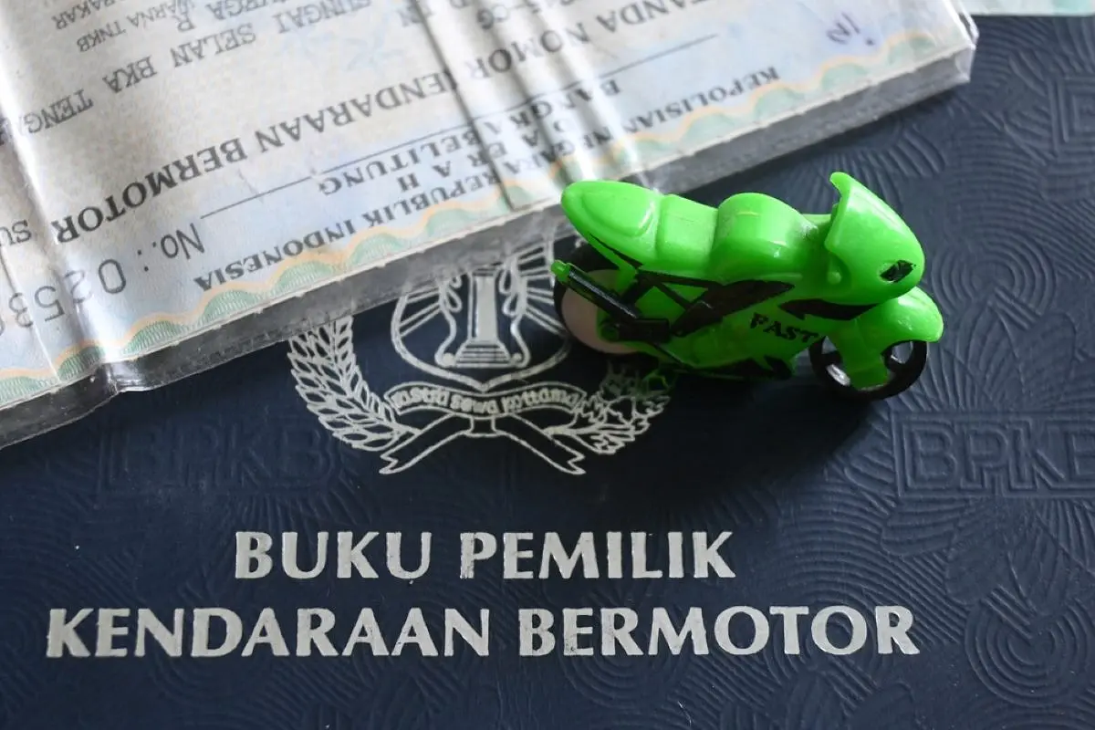 pajak baru motor mobil 2025