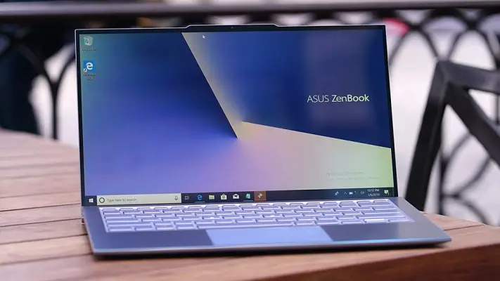 Asus ZenBook S13 Laptop Berponi