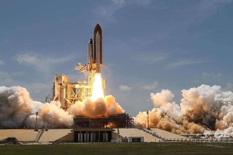 Administrasi Penerbangan dan Antariksa Amerika Serikat ( NASA ) telah menyiapkan pesawat ruang angkasa Orion di atas roket Space Launch System (SLS)atau dikenal sebagai “Mega Moon Rocket”. Roket ini akan diluncurkan dengan misi ke bulan Artemis 1.