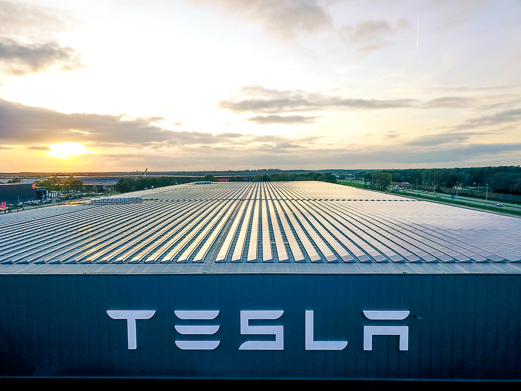Tesla akan bangun pabrik di Batang Jawa Tengah pada tahun 2022 ini