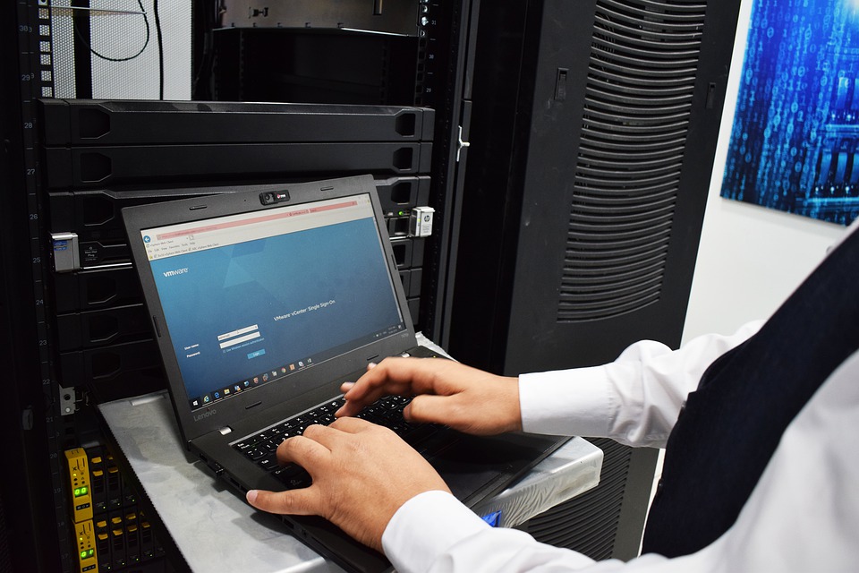 Telkom mengembangkan bisnis data center dengan bekerjasama dengan Singtel