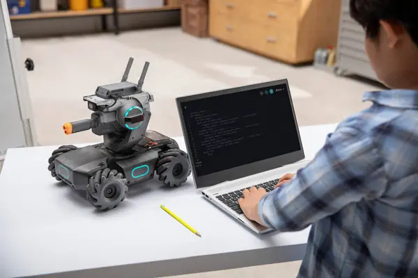 DJI Luncurkan Robot Pendidikan 'RoboMaster S1' untuk Belajar Coding