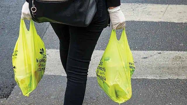 Greenpeace: Kantong Plastik dari Tumbuhan tak Hilangkan Masalah Pencemaran Sampah Plastik