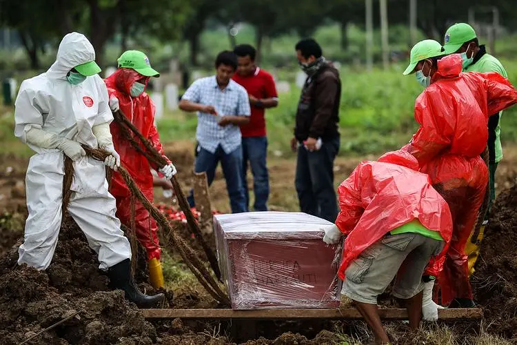 Tim Ini Sabet Juara untuk Ide Pembungkus Jenazah COVID-19