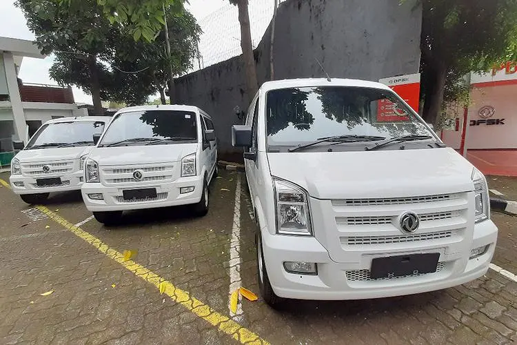 DFSK Gelora Minibus, Muat 11 Penumpang, Dijual Rp100 Jutaan