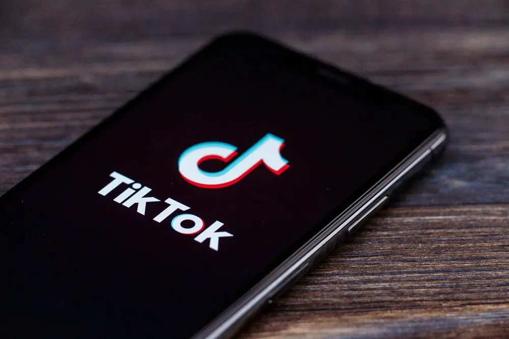 Fitur Baru TikTok Peringatkan User Jika Sebar Konten Palsu