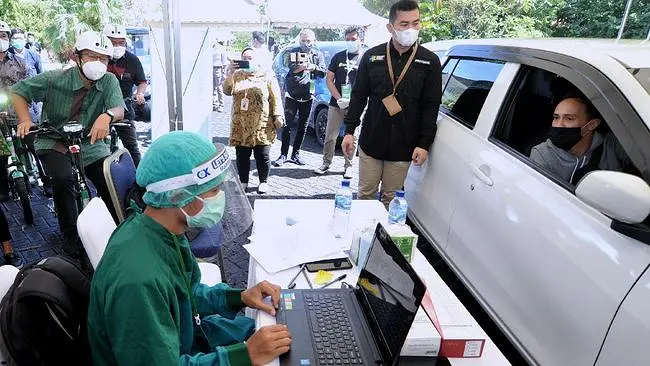 Simak! Ini Sistem Vaksinasi COVID-19 Drive-Thru untuk Lansia