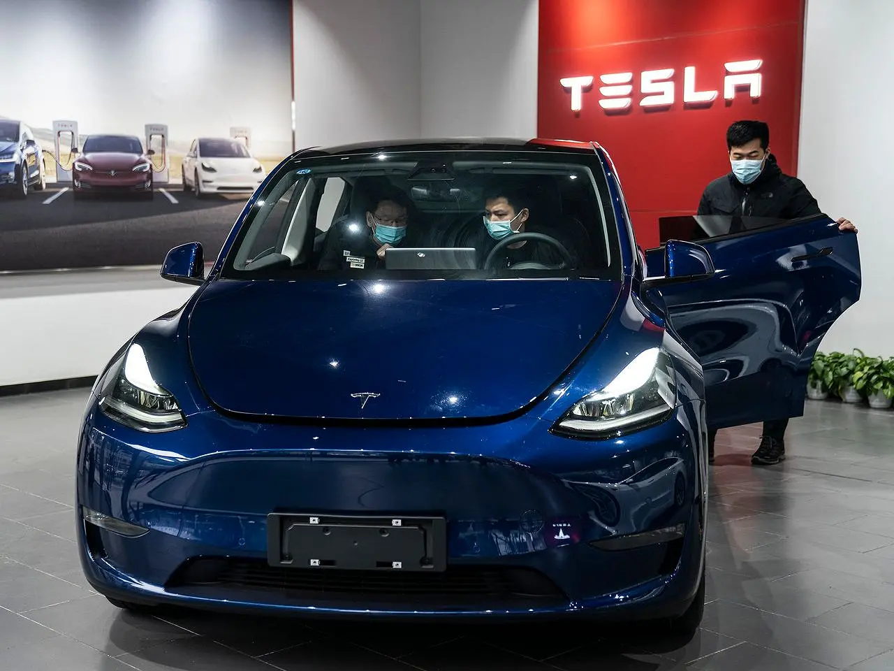 Takut Dimata-matai, Militer China Larang Penggunaan Tesla