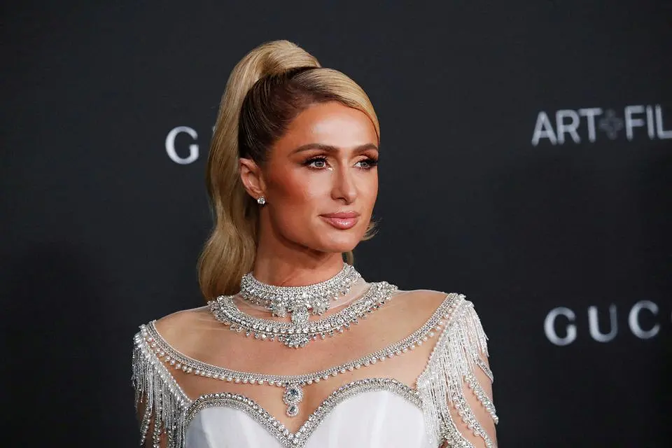 bisnis metaverse paris hilton, paris world di roblox