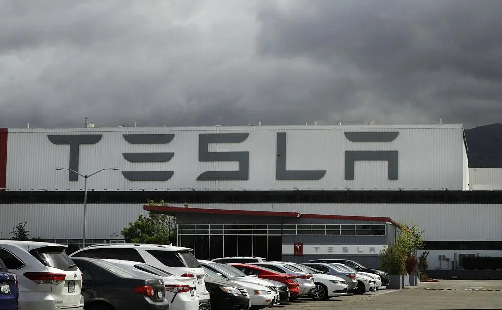 diskriminasi tesla, diskriminasi kulit hitam di pabrik tesla, pabrik tesla san fransisco bay area, regulator california gugat tesla