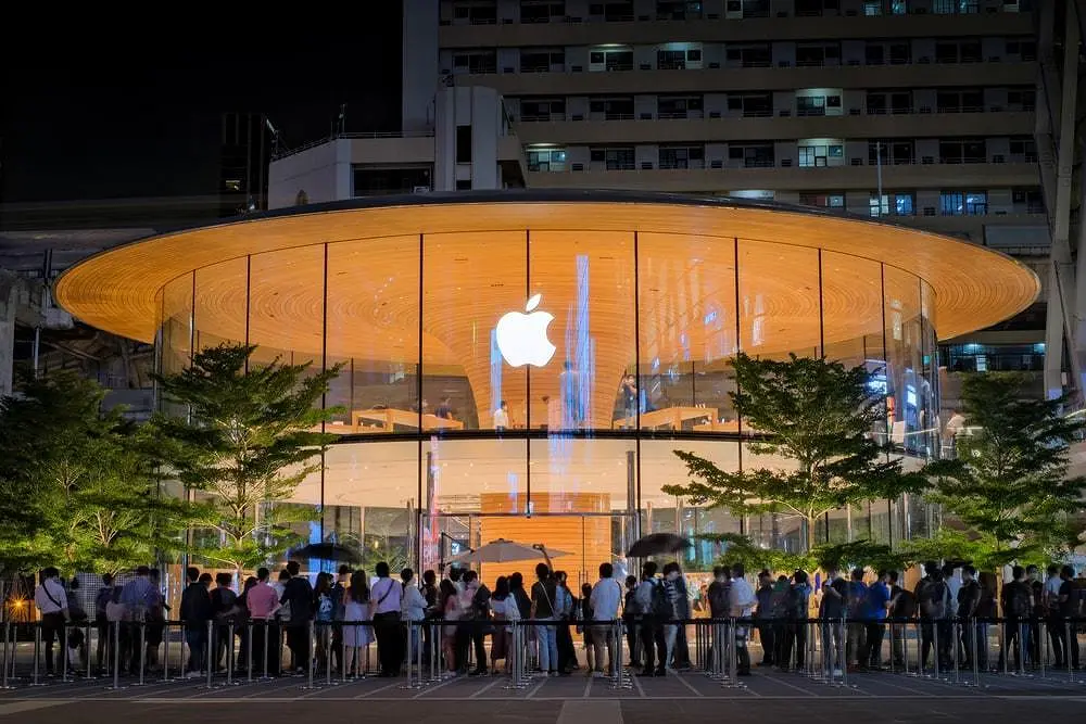 Apple pecat karyawan