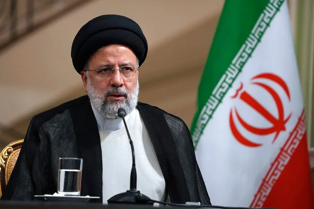 Presiden Iran Ebrahim Raisi dan 8 orang lainnya dikabarkan meninggal dunia setelah helikopter yang ditumpangi jatuh di wilayah pegununggan barat laut Iran.