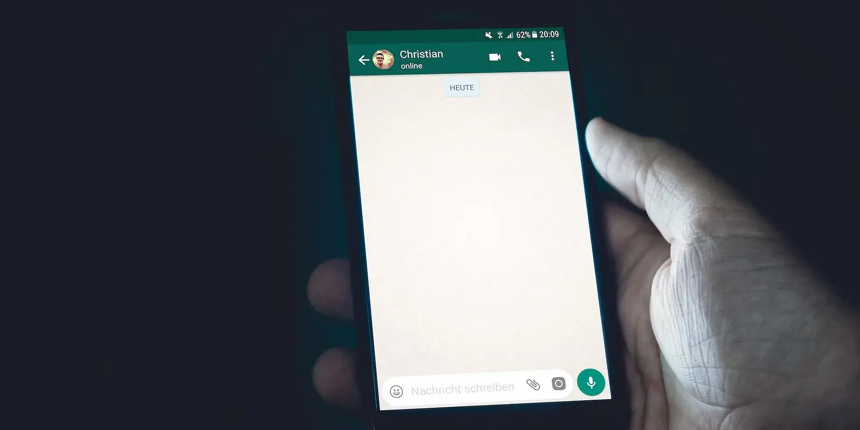 cara kirim video panjang di WhatsApp