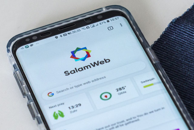 Tak semata browser, aplikasi ini juga memiliki fitur messaging dan tampilan news feed.