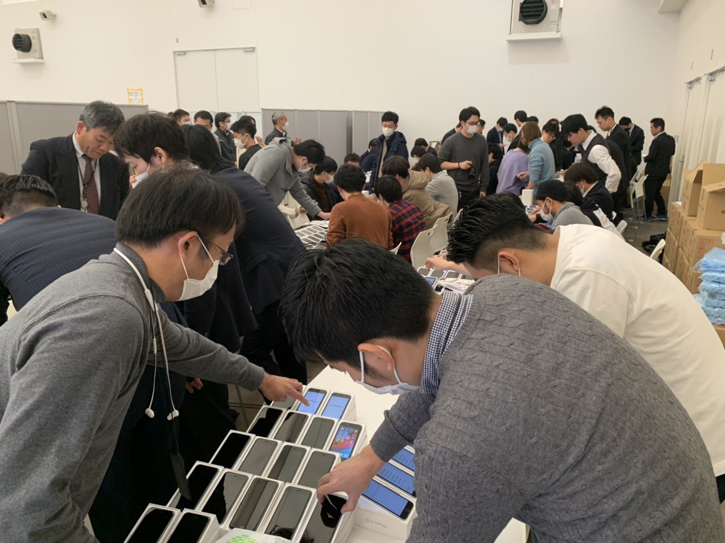 Pemerintah Jepang Bagikan 2.000 iPhone untuk Penumpang ...