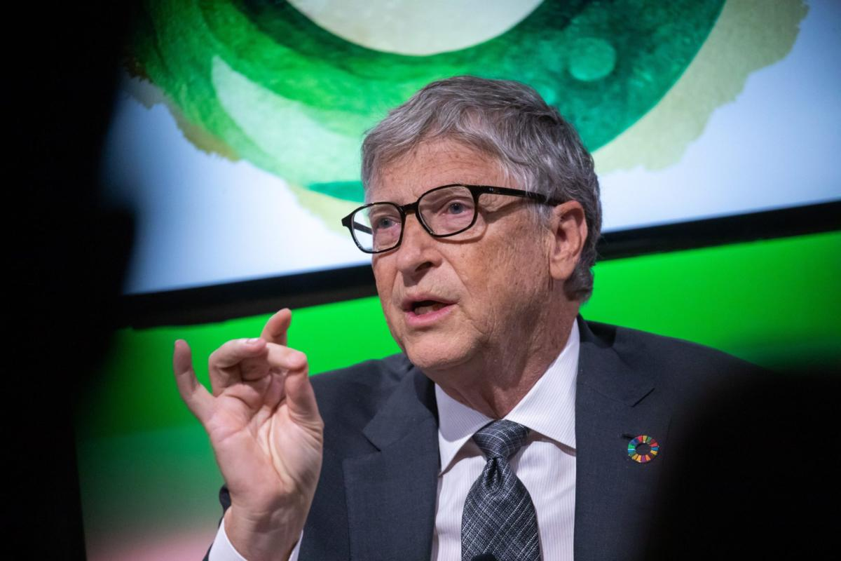 AI Makin Pintar, Bill Gates Prediksi Posisi Pekerja Kantoran Terancam ...