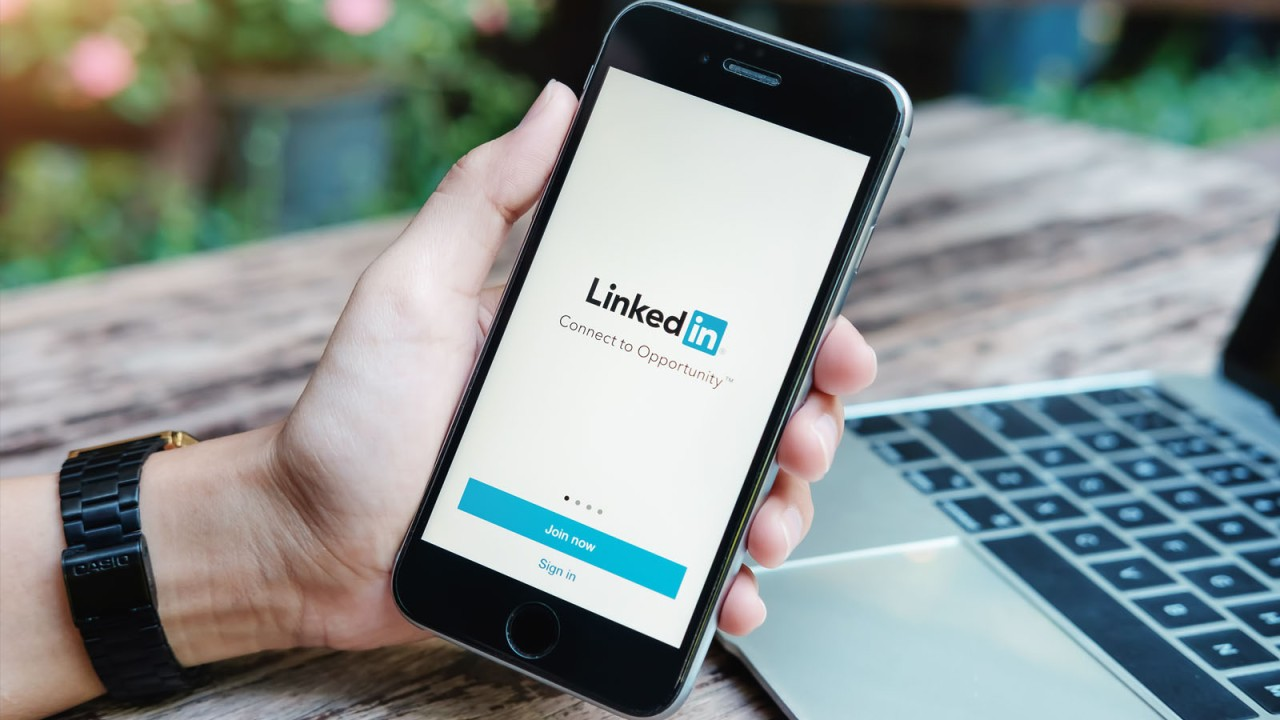 LinkedIn data pribadi AI