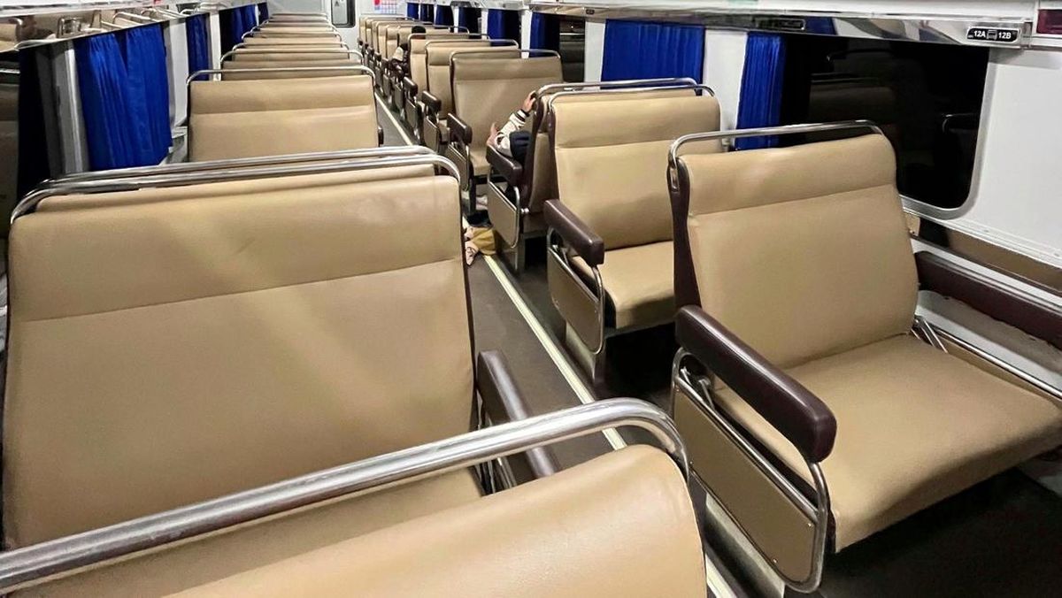 KAI Hentikan Kereta Kelas Bisnis di Jawa