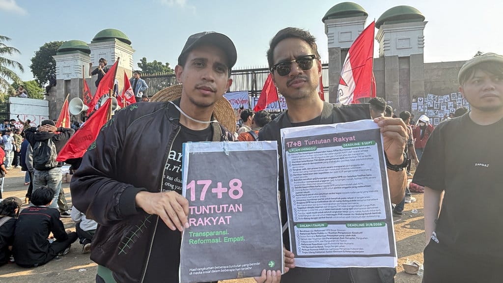 17+8 Tuntutan Rakyat , Makna warna pink dan hijau , brave pink