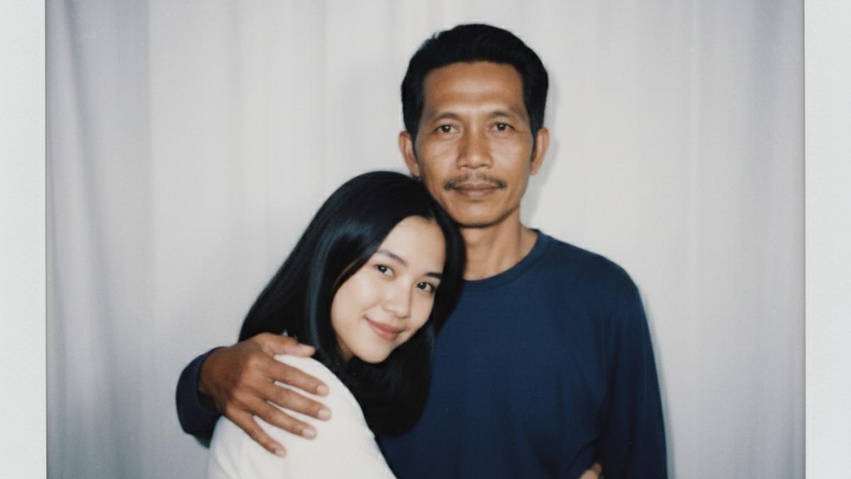 cara buat foto polaroid bareng orang tua yang sudah meninggal