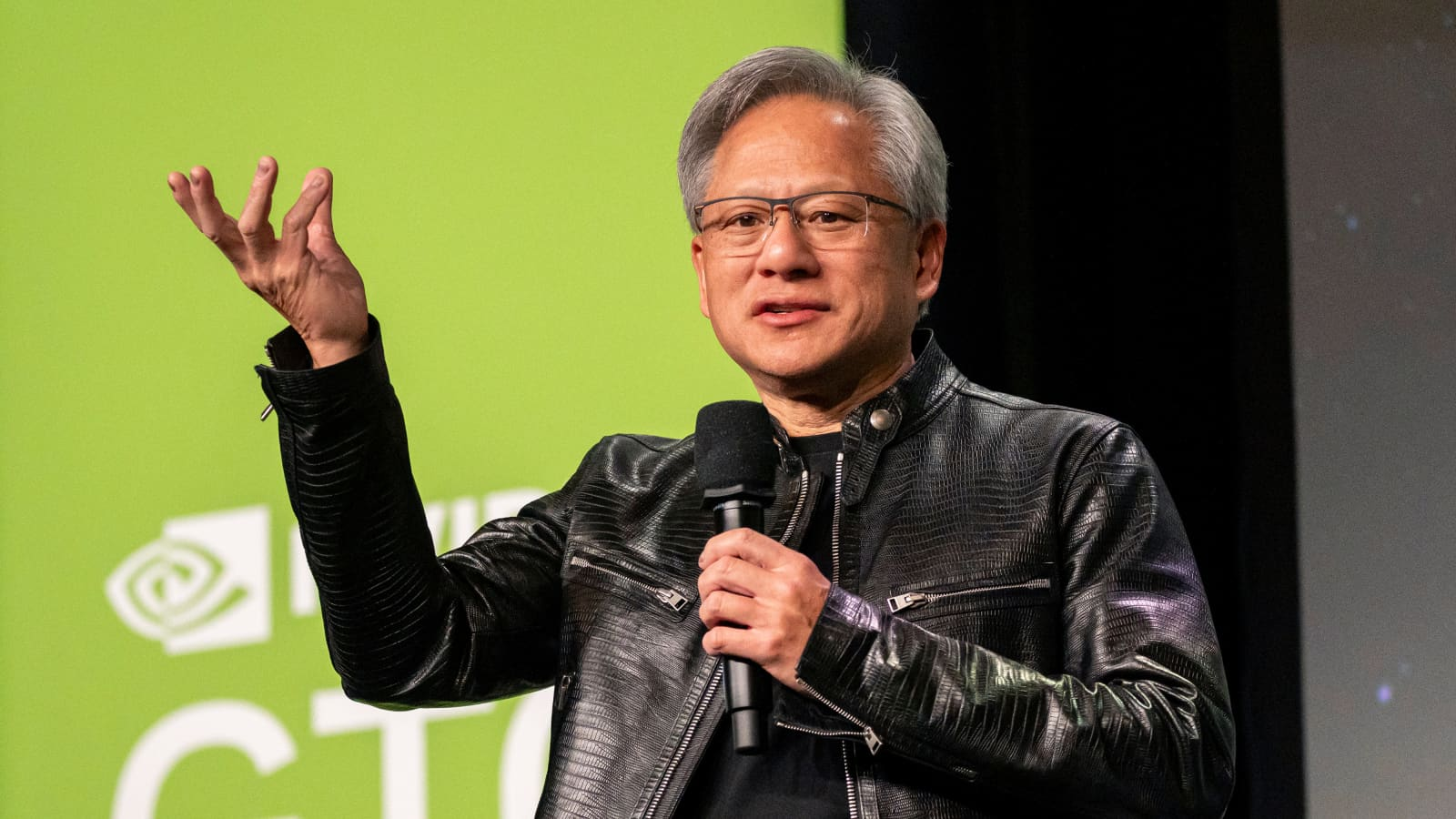 Stop Coding! CEO Nvidia Jensen Huang Sebut AI Bikin Programmer Tak Perlu Kode Lagi