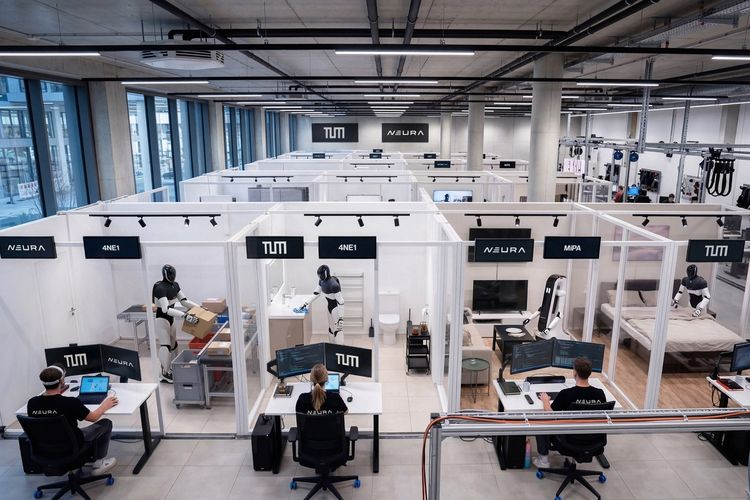 Gym robot humanoid, pelatihan robotika, investasi Neura Robotics, krisis data Embodied AI, robot lipat kotak, TUM RoboGym Jerman.