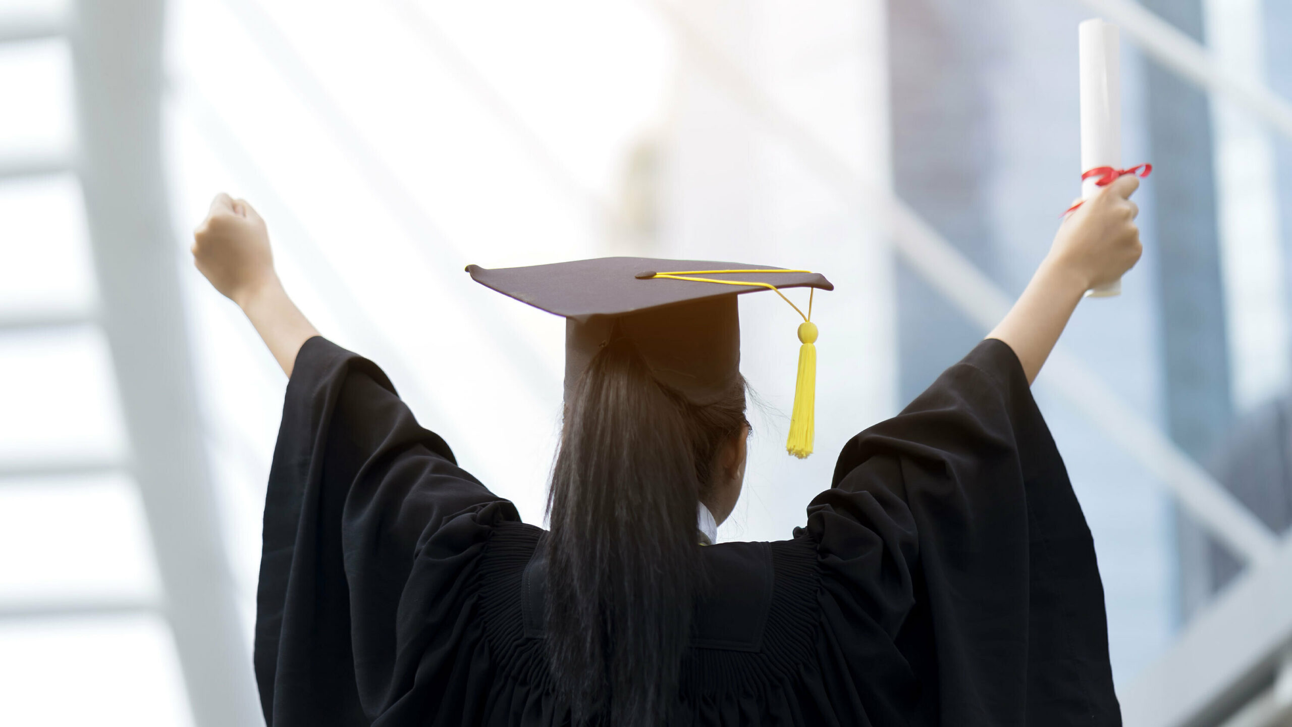 literasi AI, syarat kerja AI, lulusan baru tertinggal, skill AI dunia kerja, half life of skills, kesenjangan kampus industri, tips fresh graduate.
