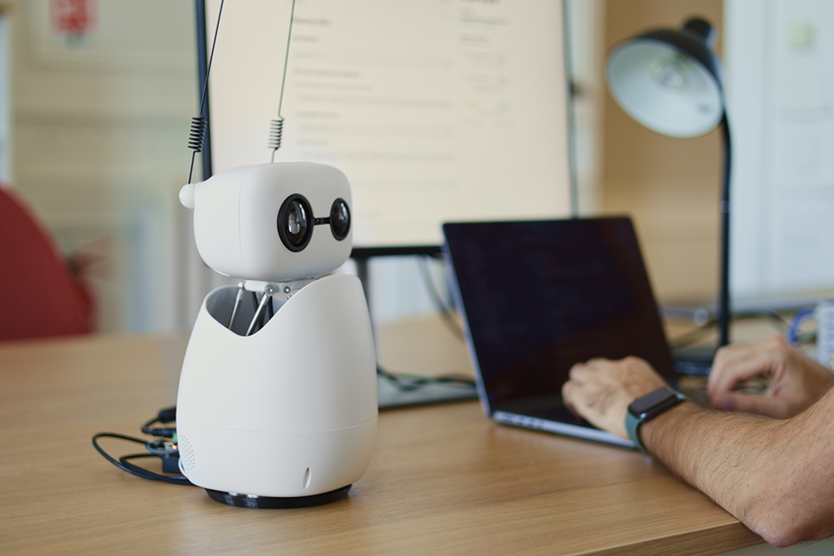 Reachy Mini App Store, robot AI Hugging Face, harga robot Reachy Mini, cara membuat aplikasi robot, robot AI desktop, robot open-source.